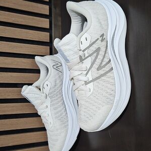 New Balance - Women's FuelCell Propel v4 Running | Size W 7.5/ M6